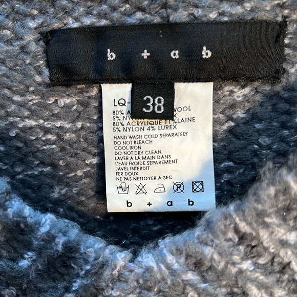 NWOT b + a b V neck sweater - Picture 11 of 12